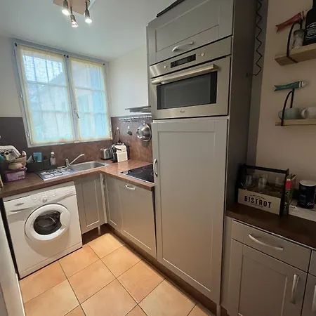 Syrah Apartment *